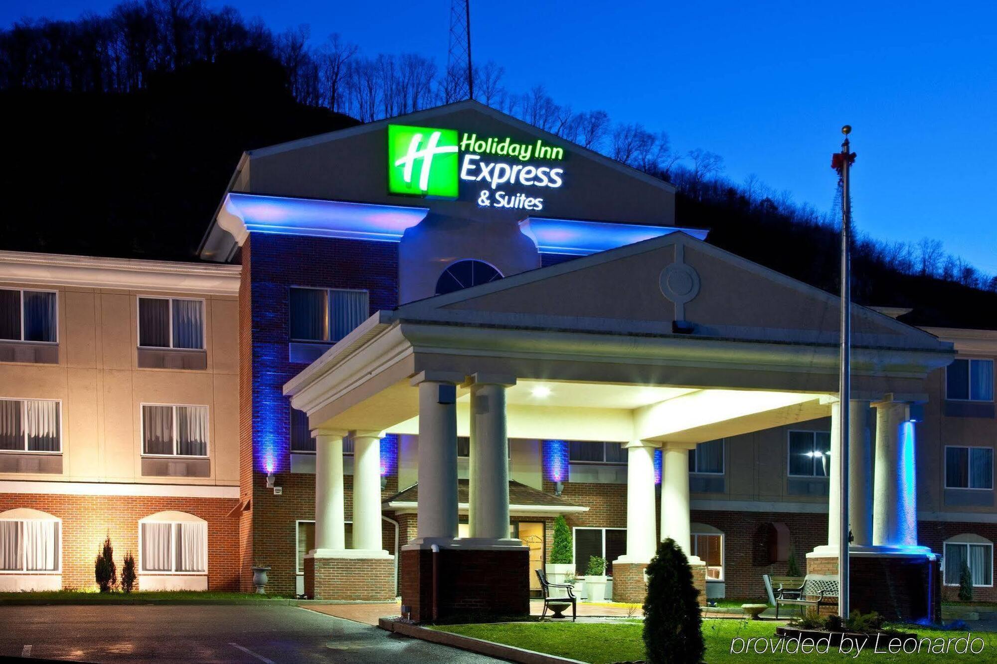 Holiday Inn Express & Suites Logan, An Ihg Hotel Exterior photo